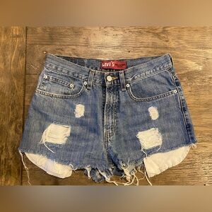 LEVI DENIM SHORTS
